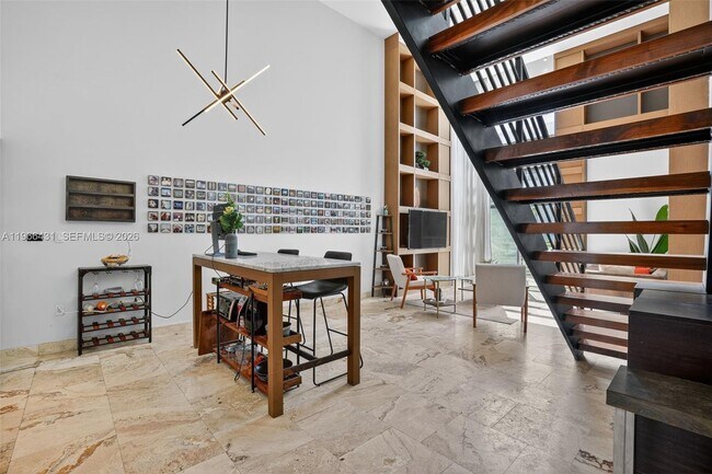 Foto del edificio - 7744 Collins Ave