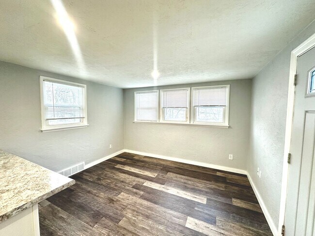 Foto del edificio - Cozy 2 Bed, 1 Bath Home in Jefferson Hills - Available Immediately!