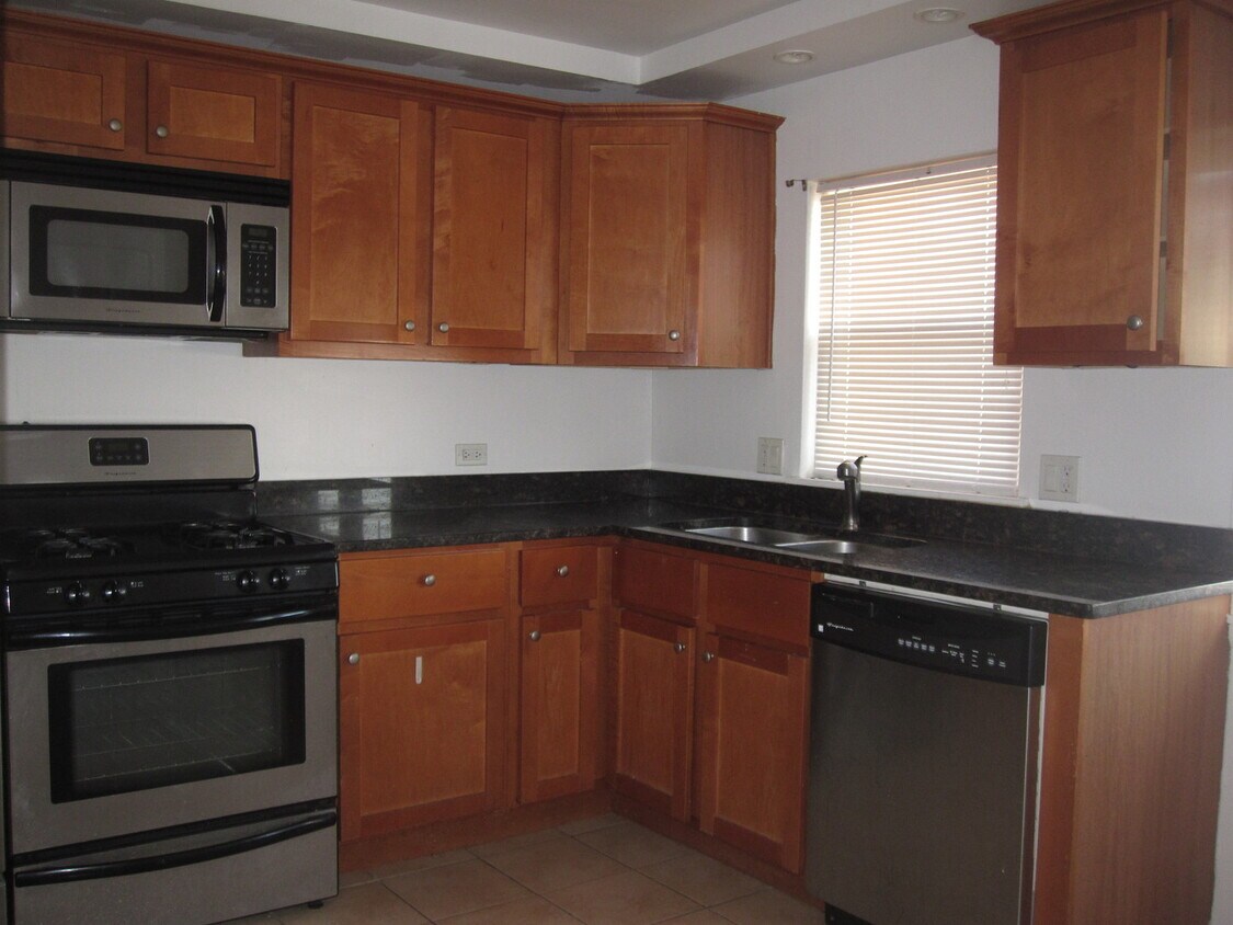 Primary Photo - 7315 W Fullerton Ave