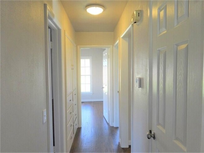 Building Photo - 3 BED 1 BATH 1 CAR GARAGE- WEST HIGHLAND G...