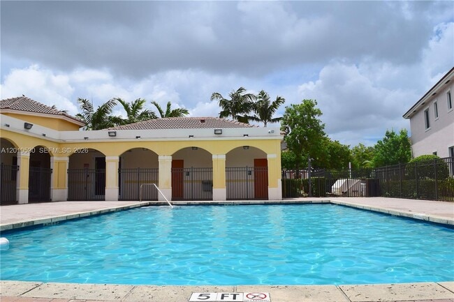 Foto del edificio - 17347 NW 7th Ave