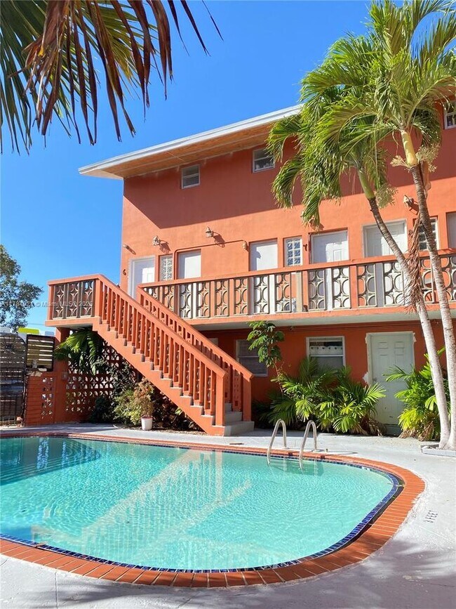 Foto del edificio - 421 NE 68th St