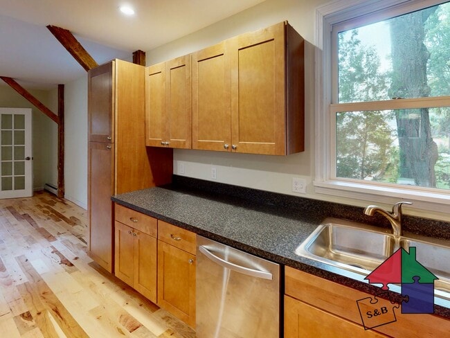 Foto del edificio - 118 S Main St