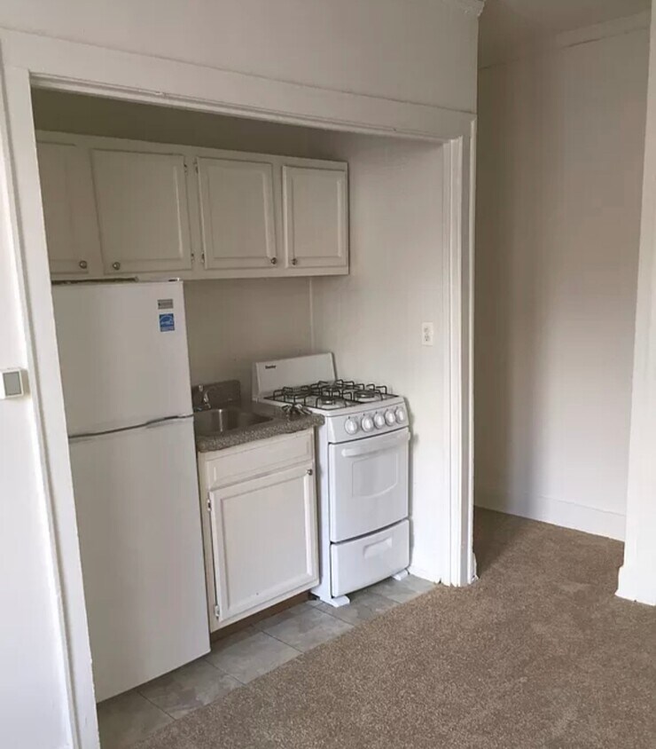 Foto principal - 640 W Briar Plz