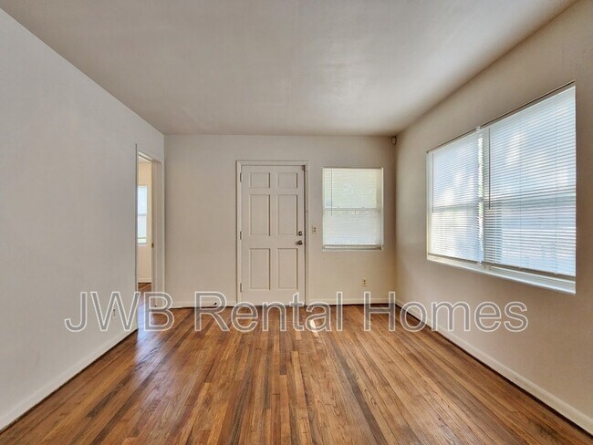 Building Photo - 1622 W 26th St