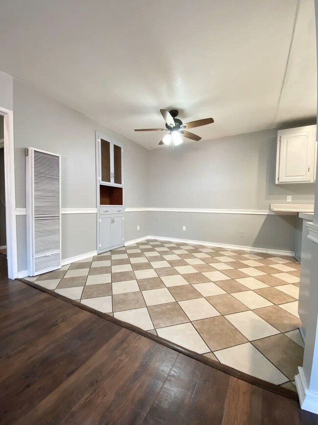 Building Photo - 2037 Lime Ave