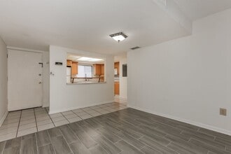 Building Photo - 10775 Village Club Cir
