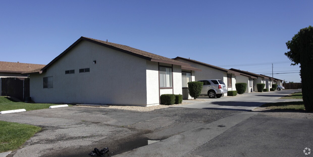Primary Photo - 15992 Sequoia Ave