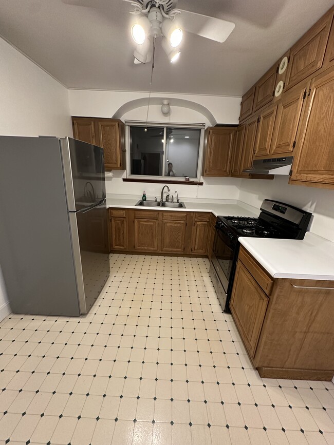 Foto del edificio - 1054 Rutledge Ave