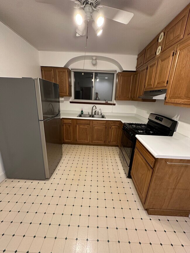 Foto del edificio - 1054 Rutledge Ave