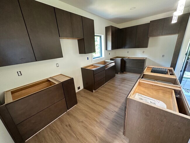Building Photo - 408 Ellett Rd