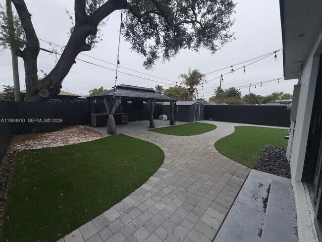 Foto del edificio - 6619 SW 2nd Ct