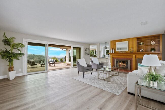 Building Photo - Reposado