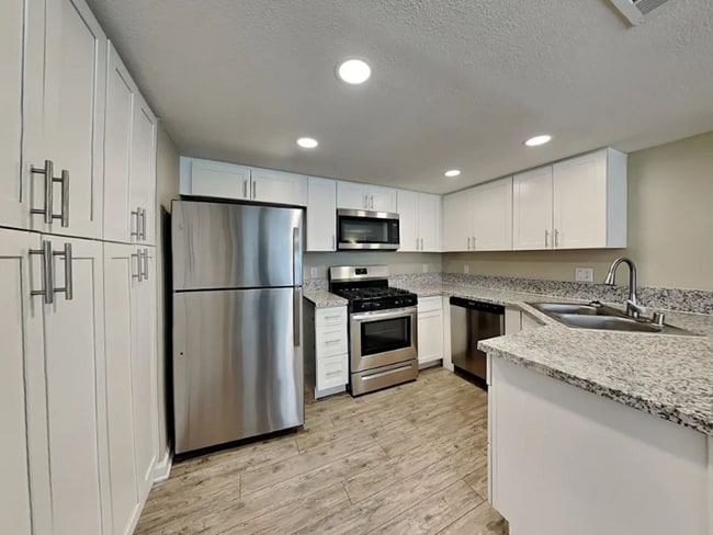Building Photo - 1420 Pacific Terrace Dr