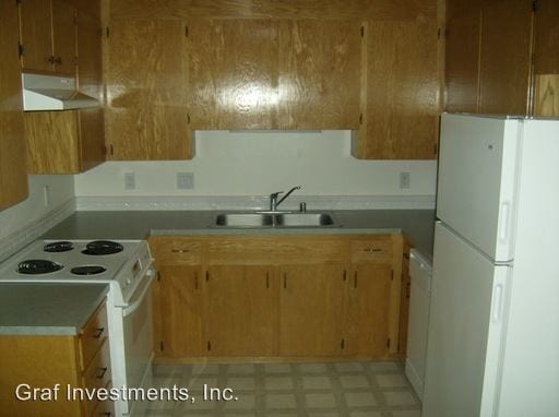 Building Photo - 600 Cherry Ln