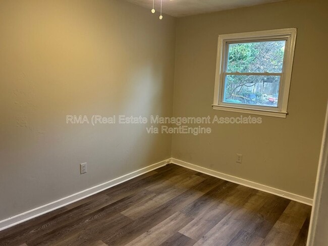 Building Photo - 525 E Central Ave