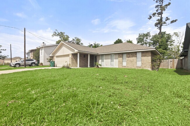 Building Photo - 110 Summerwood Dr