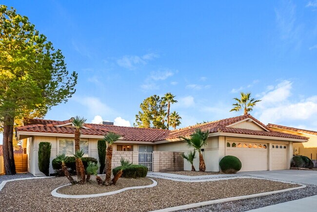 Building Photo - 8313 Del Rey Ave