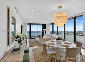 Building Photo - 700 NE 24th St