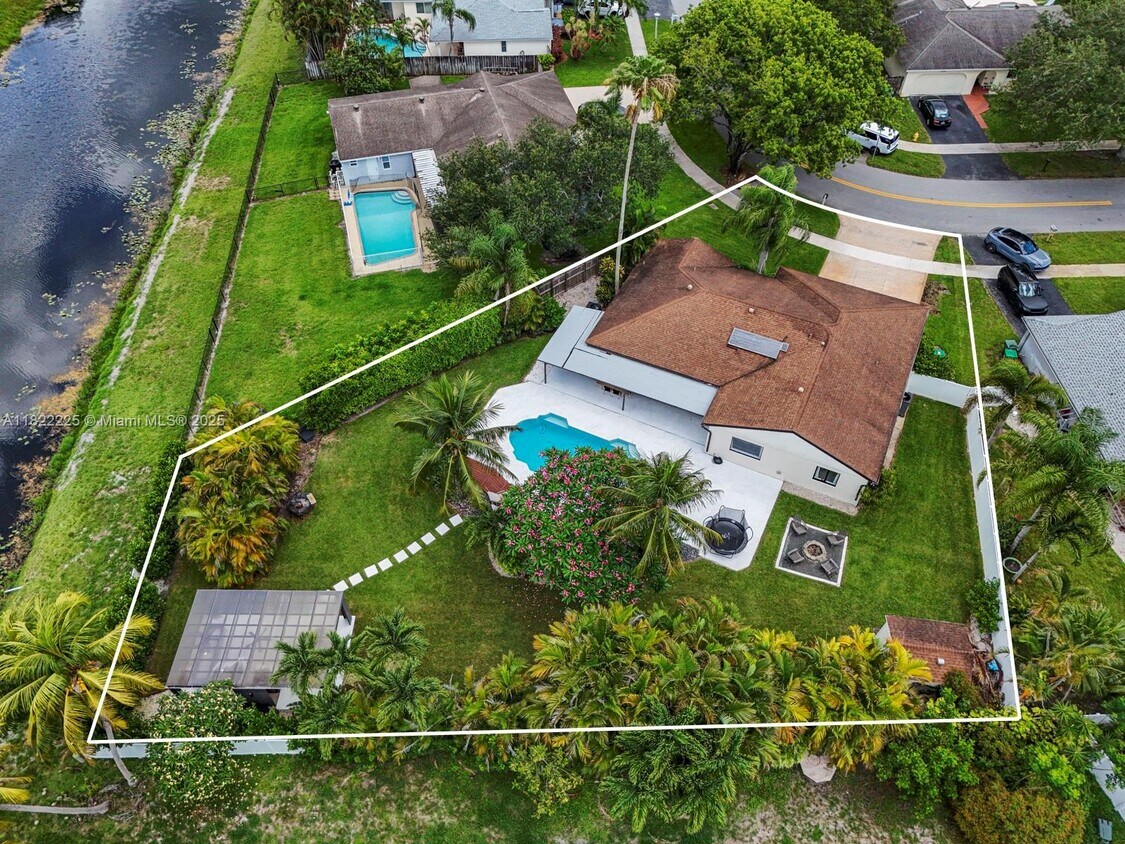Foto principal - 11998 SW 51st Ct