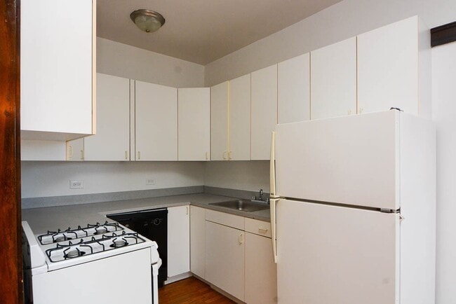 Foto del edificio - 824 W Waveland