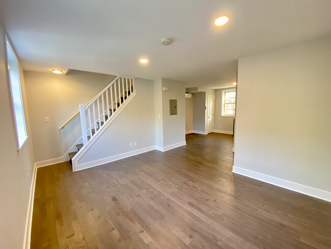 Living room - 722 Lombard St