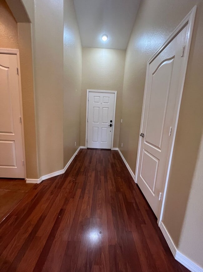 Building Photo - Desirable Pronghorn Ranch Home with 3 bedroom, 2 bathrooms!