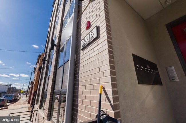 Building Photo - 2418 Frankford Ave