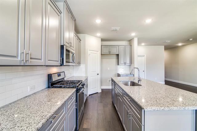 Building Photo - 829 Blue Bell Trl