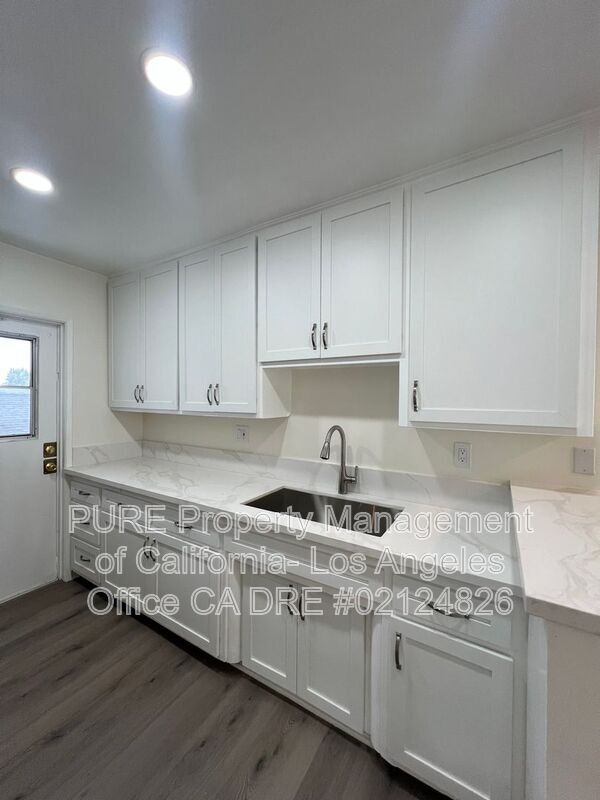 Foto del edificio - 4212 1/2 W 64th St