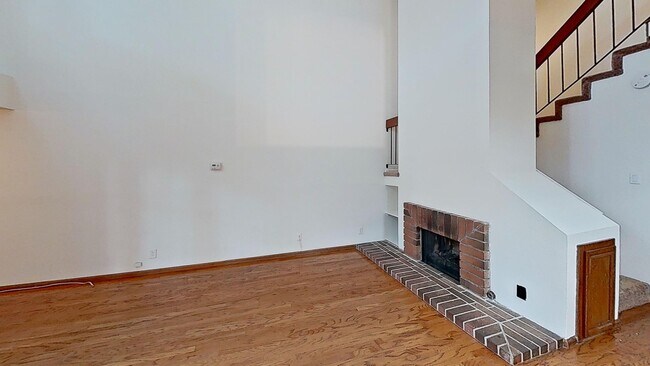 Foto del edificio - Studio City, 1Bed and 1.5 Bath Condo!