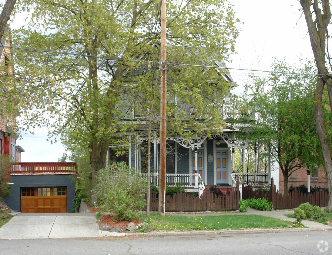Primary Photo - 1920 W Riverside Ave