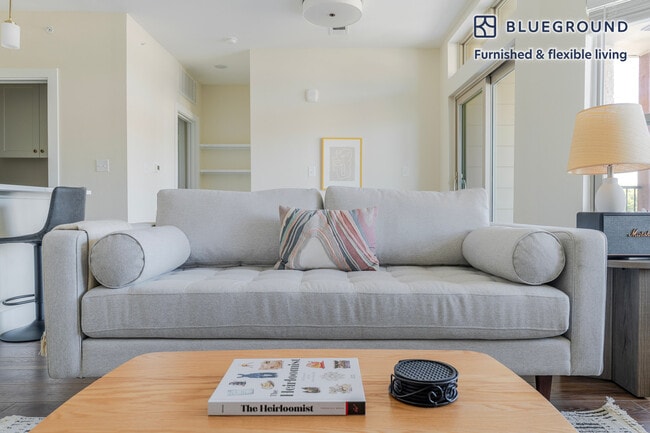 Foto del edificio - 1501 W Howard Ln