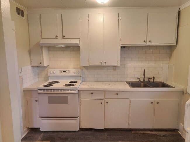 Foto del edificio - 1205 W Yakima Ave