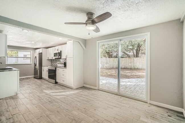 Building Photo - 7001 Onyx Drive N, St. Petersburg, FL, 33702