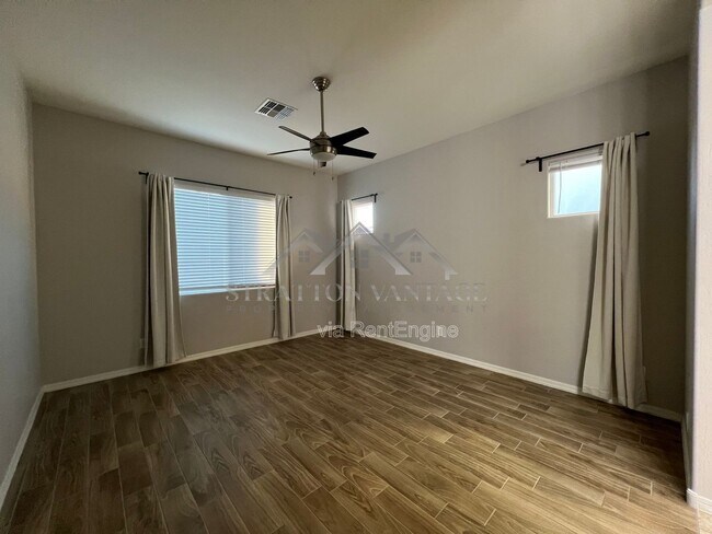 Foto del edificio - 10448 E Palladium Dr