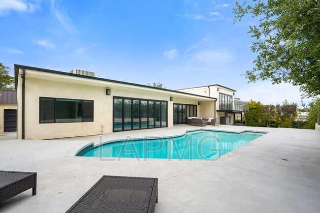 Foto del edificio - 3812 Westfall Dr