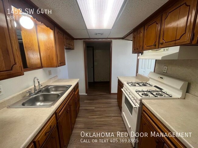 Building Photo - 1452 SW 64th St