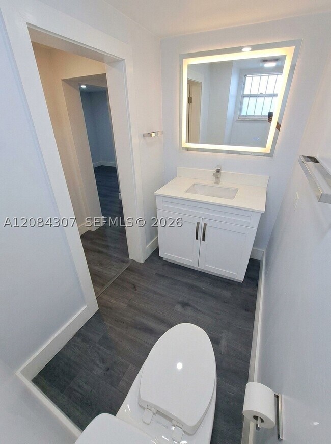 Foto del edificio - 445 NE 195th St