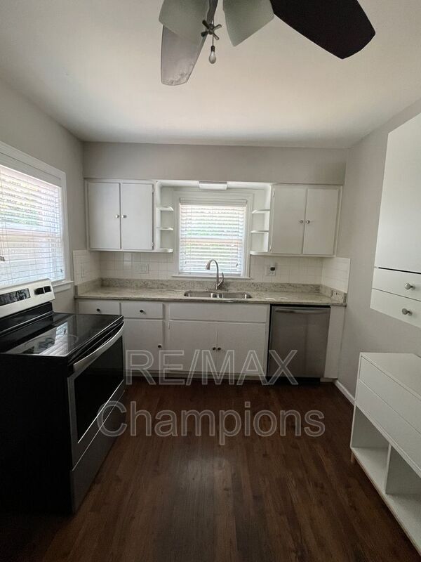 Foto del edificio - 3627 Gurley Dr