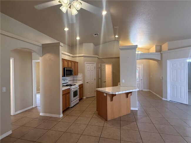 Foto del edificio - 3674 N Willow Rd