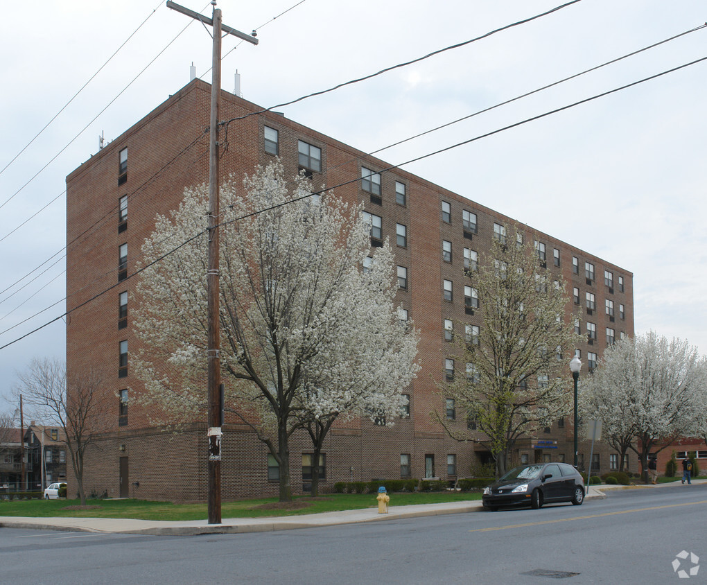 Building Photo - Laurel Towers