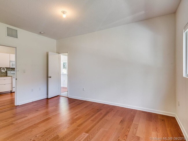 Foto del edificio - 1525 SW 9th St