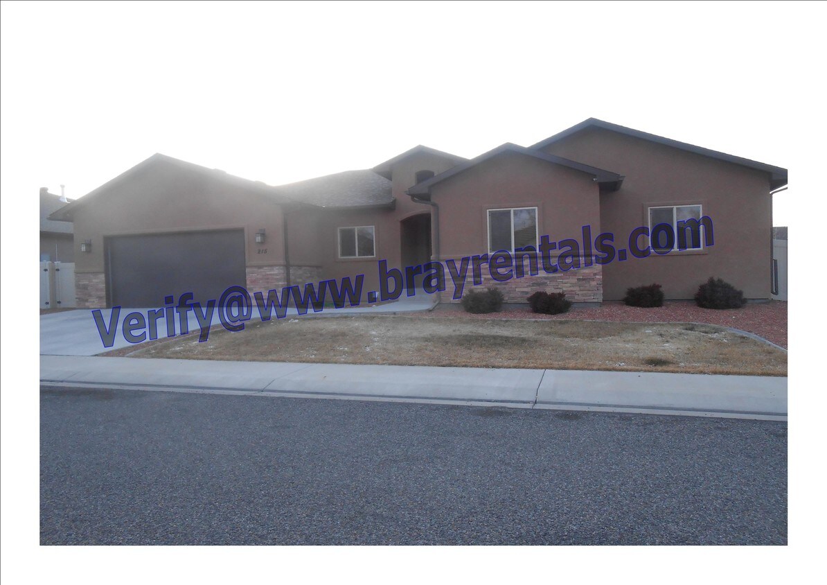 215 Vista Hills Dr, Grand Junction, CO 81503 House Rental in Grand