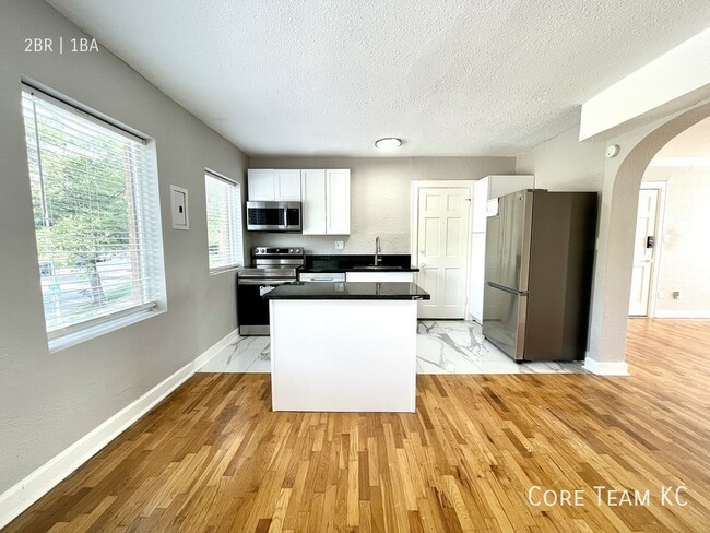 Building Photo - 1114 W 45th St