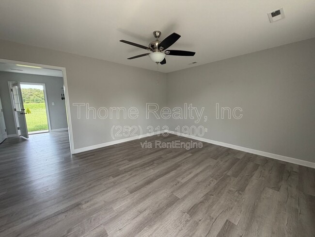 Foto del edificio - 2411 Heath Ln