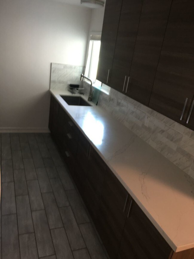 Foto del edificio - 717-719 Linden Ave