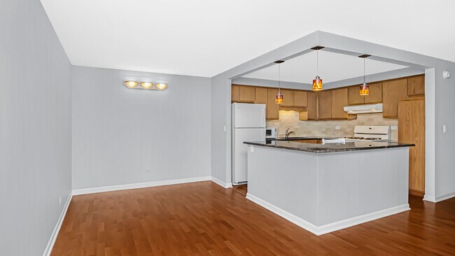 Foto del edificio - 6440 W Devon Ave
