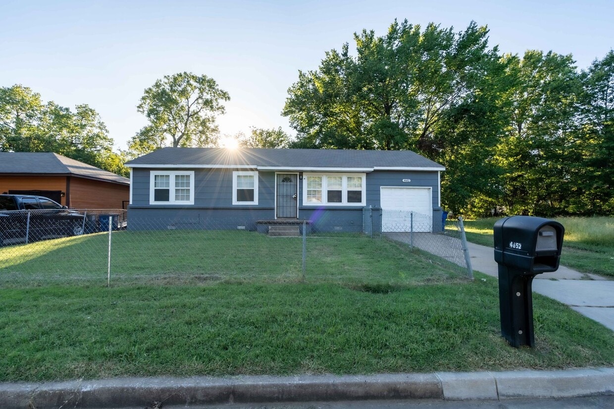 Primary Photo - 3 BED 1 BATH! Schedule a tour today!