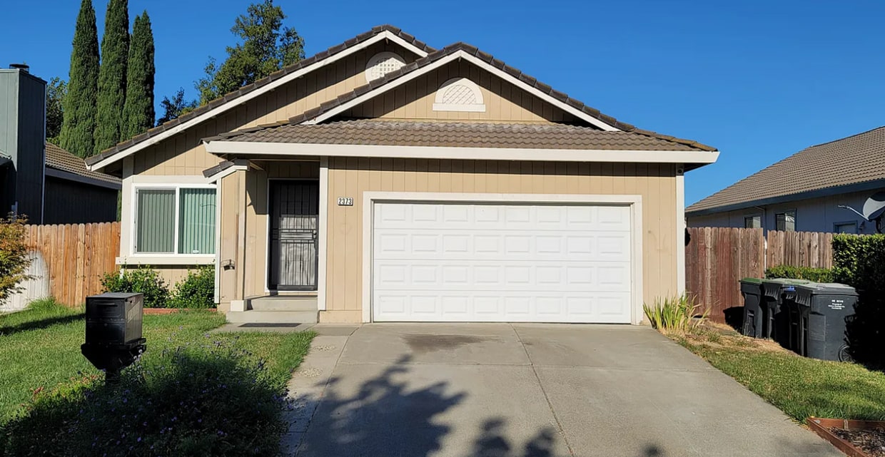Primary Photo - Beautifully Maintained Fairfield Home